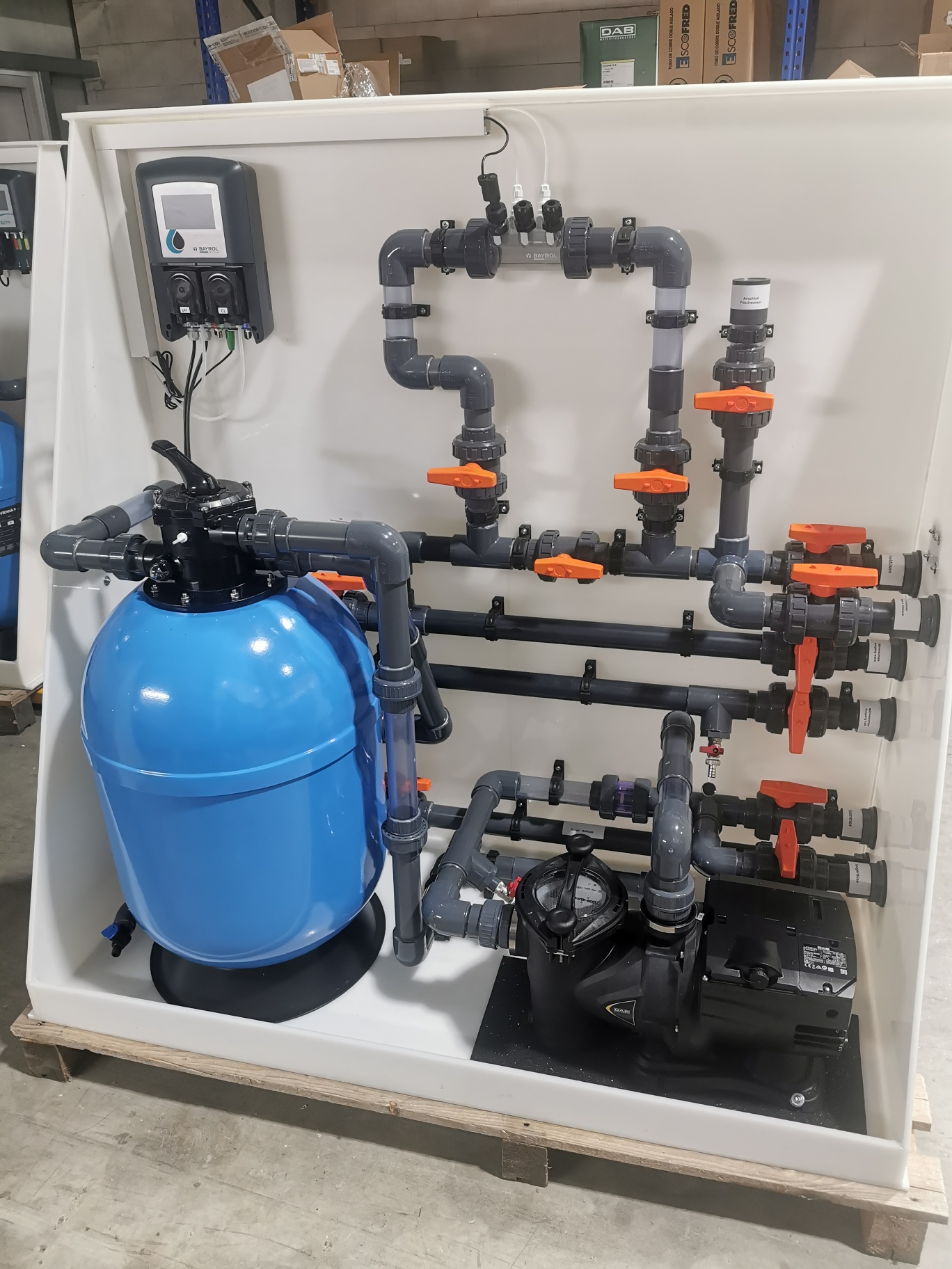 BIG Technikwand mit Bayrol Chlor/pH automatic u. Sandfilteranlage mit Invertersteuerung